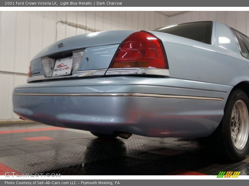 Light Blue Metallic / Dark Charcoal 2001 Ford Crown Victoria LX