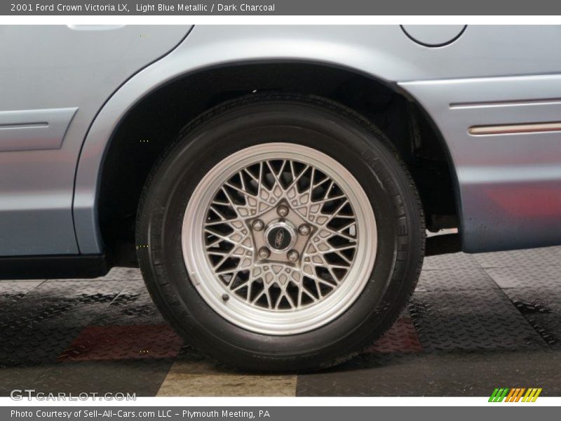 Light Blue Metallic / Dark Charcoal 2001 Ford Crown Victoria LX