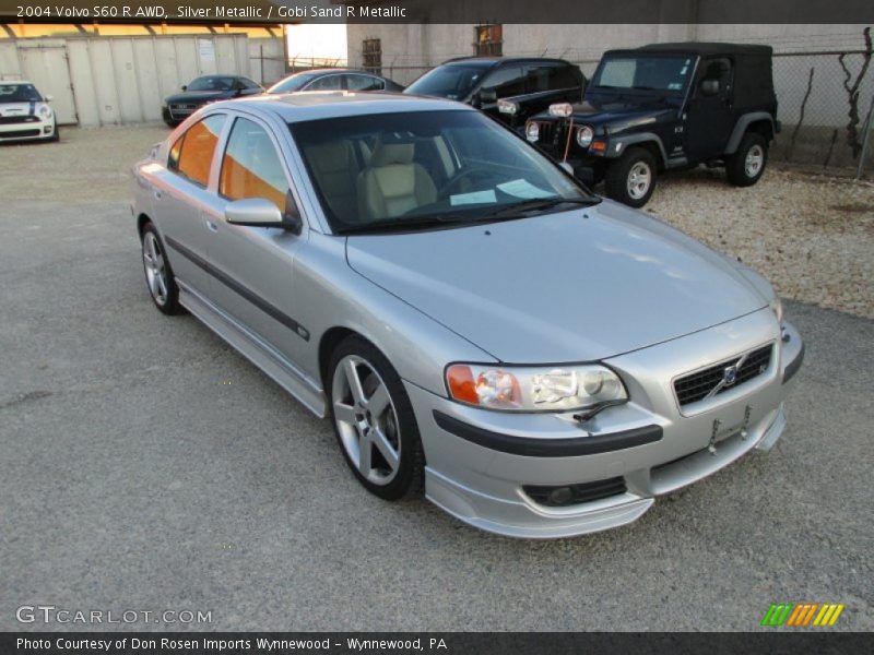 Front 3/4 View of 2004 S60 R AWD