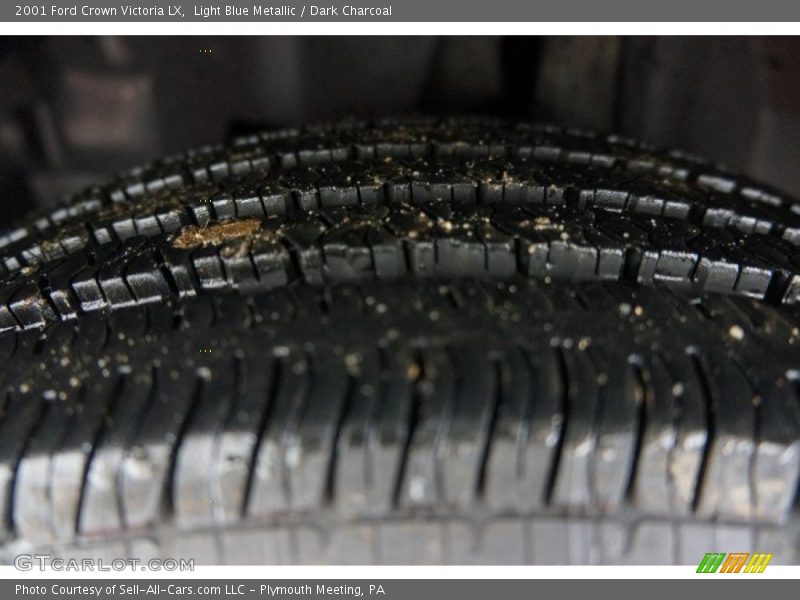 Light Blue Metallic / Dark Charcoal 2001 Ford Crown Victoria LX