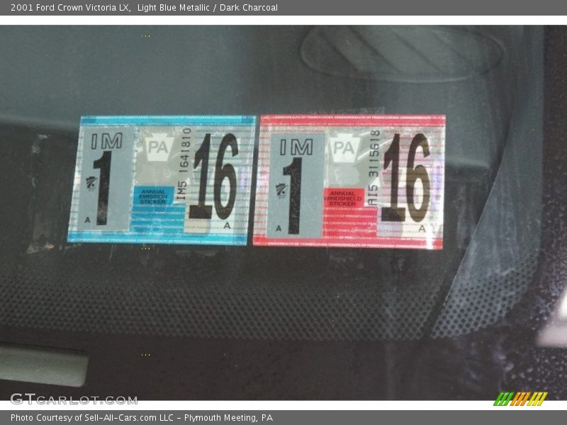 Light Blue Metallic / Dark Charcoal 2001 Ford Crown Victoria LX