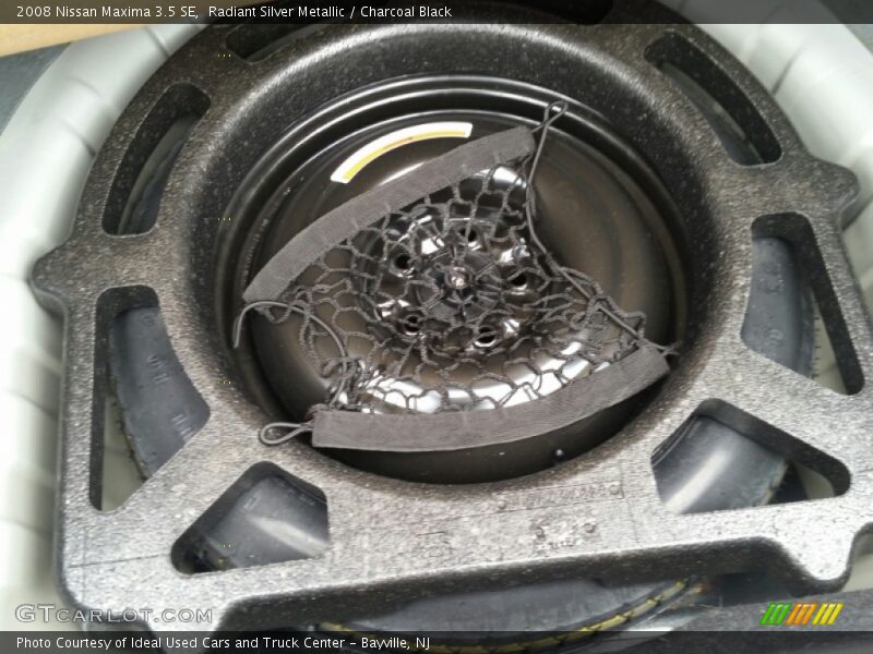 Radiant Silver Metallic / Charcoal Black 2008 Nissan Maxima 3.5 SE