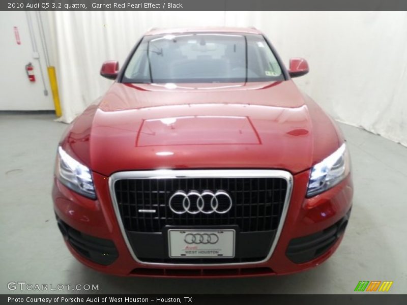 Garnet Red Pearl Effect / Black 2010 Audi Q5 3.2 quattro