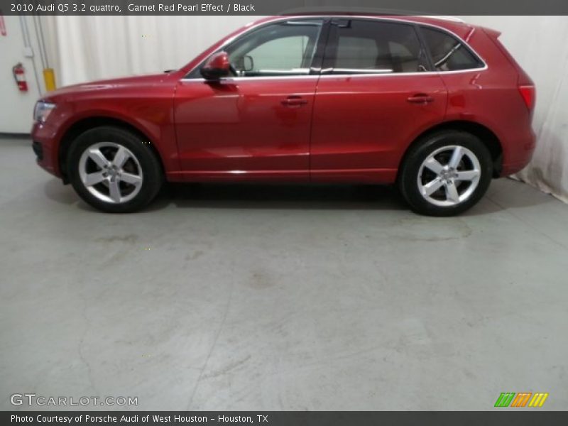 Garnet Red Pearl Effect / Black 2010 Audi Q5 3.2 quattro