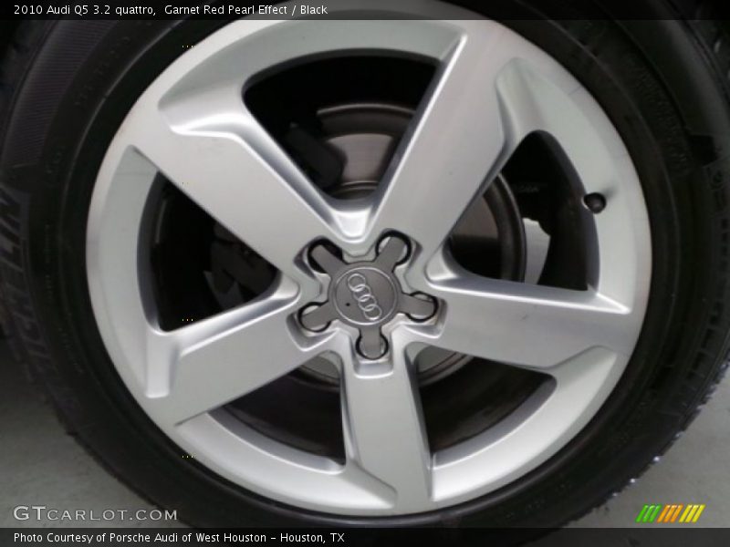 Garnet Red Pearl Effect / Black 2010 Audi Q5 3.2 quattro