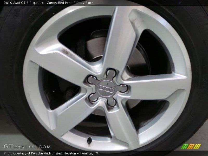 Garnet Red Pearl Effect / Black 2010 Audi Q5 3.2 quattro