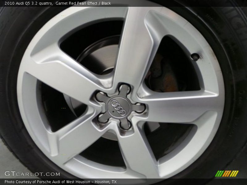 Garnet Red Pearl Effect / Black 2010 Audi Q5 3.2 quattro