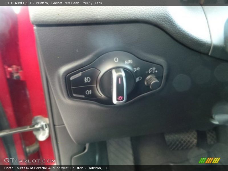 Garnet Red Pearl Effect / Black 2010 Audi Q5 3.2 quattro