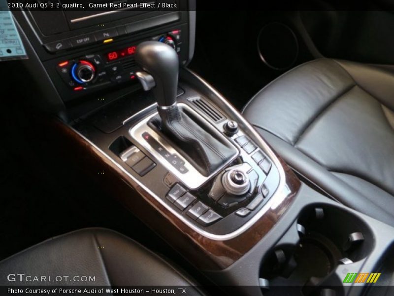 Garnet Red Pearl Effect / Black 2010 Audi Q5 3.2 quattro