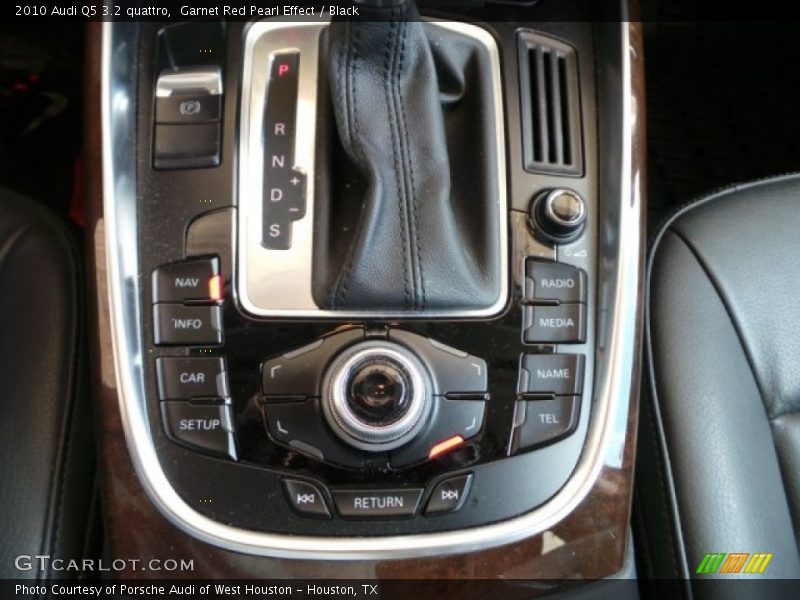 Garnet Red Pearl Effect / Black 2010 Audi Q5 3.2 quattro