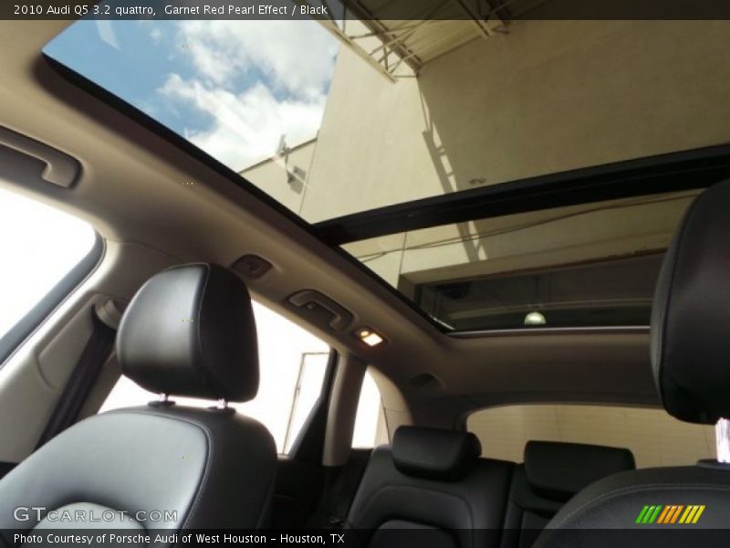 Garnet Red Pearl Effect / Black 2010 Audi Q5 3.2 quattro