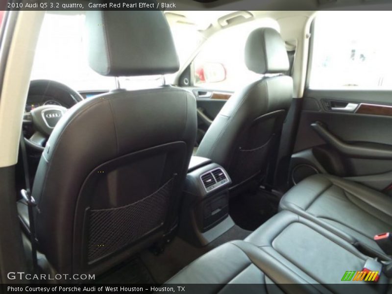 Garnet Red Pearl Effect / Black 2010 Audi Q5 3.2 quattro