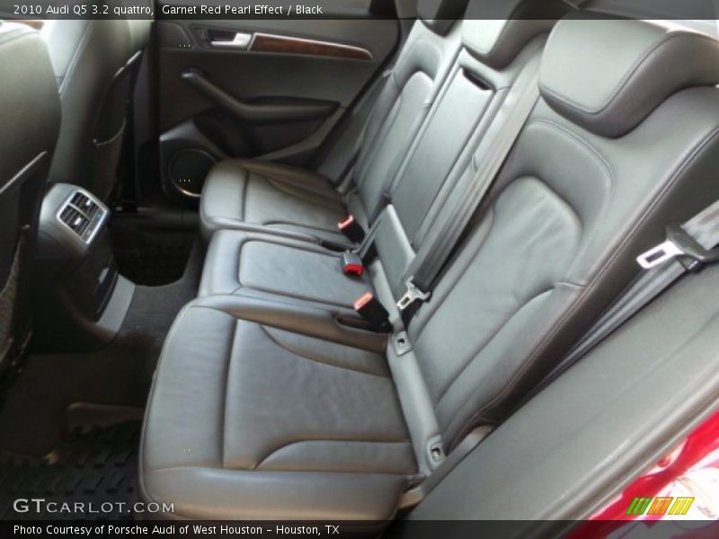 Garnet Red Pearl Effect / Black 2010 Audi Q5 3.2 quattro
