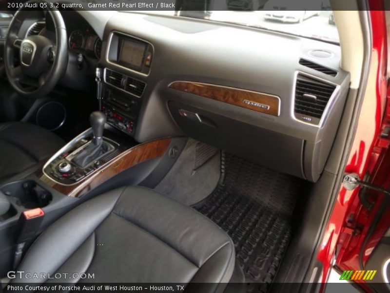 Garnet Red Pearl Effect / Black 2010 Audi Q5 3.2 quattro