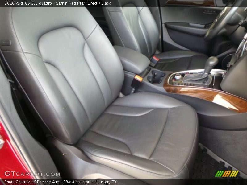 Garnet Red Pearl Effect / Black 2010 Audi Q5 3.2 quattro