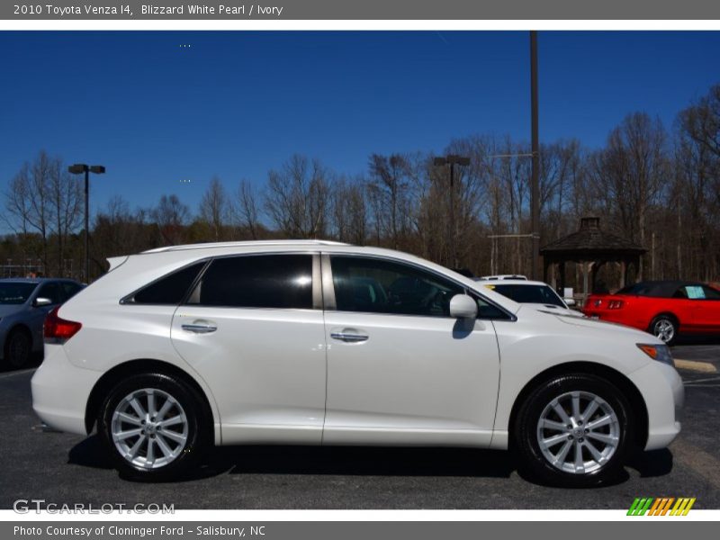 Blizzard White Pearl / Ivory 2010 Toyota Venza I4
