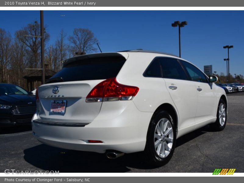 Blizzard White Pearl / Ivory 2010 Toyota Venza I4