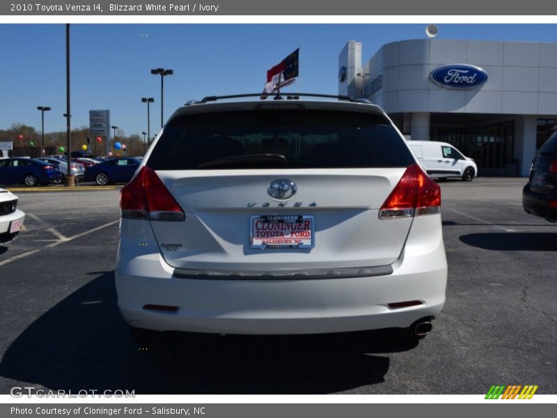 Blizzard White Pearl / Ivory 2010 Toyota Venza I4