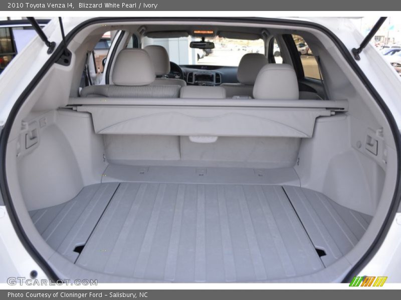 Blizzard White Pearl / Ivory 2010 Toyota Venza I4