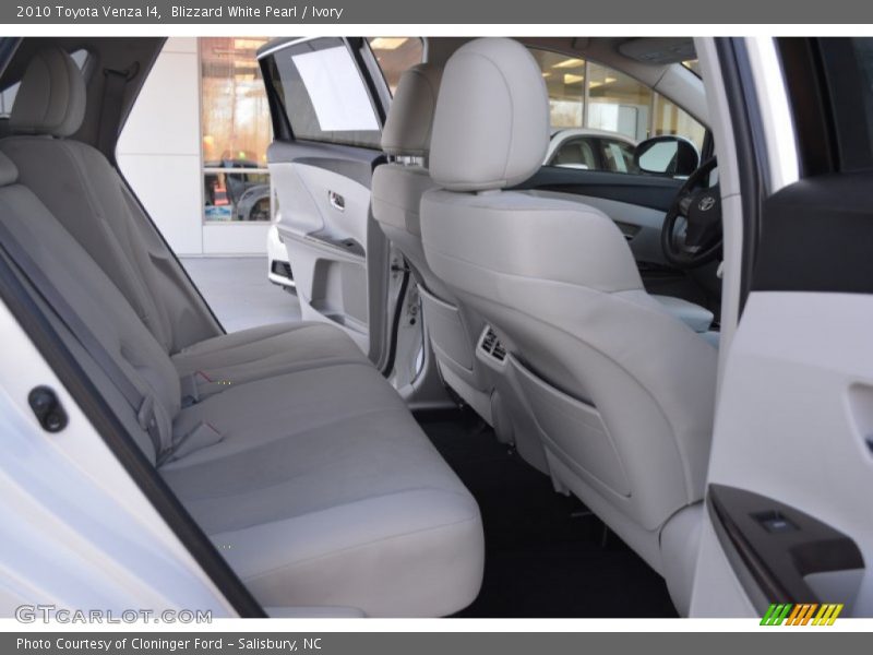 Blizzard White Pearl / Ivory 2010 Toyota Venza I4