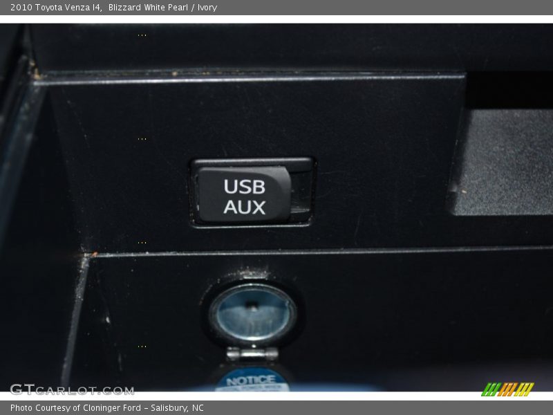 Blizzard White Pearl / Ivory 2010 Toyota Venza I4