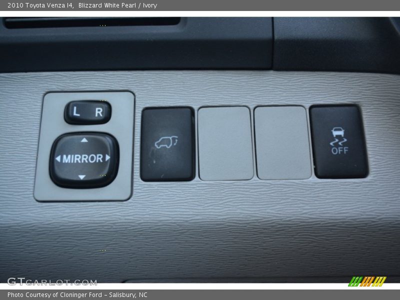 Blizzard White Pearl / Ivory 2010 Toyota Venza I4