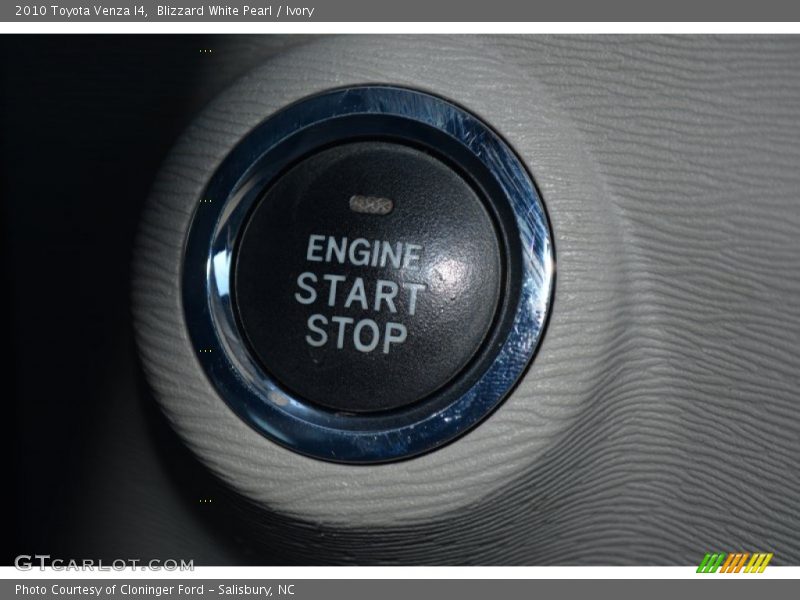 Blizzard White Pearl / Ivory 2010 Toyota Venza I4