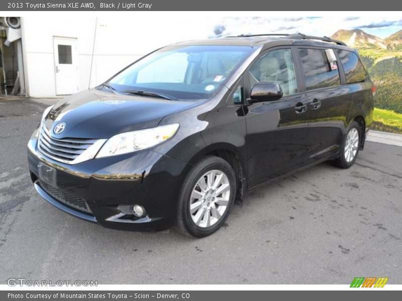 Front 3/4 View of 2013 Sienna XLE AWD