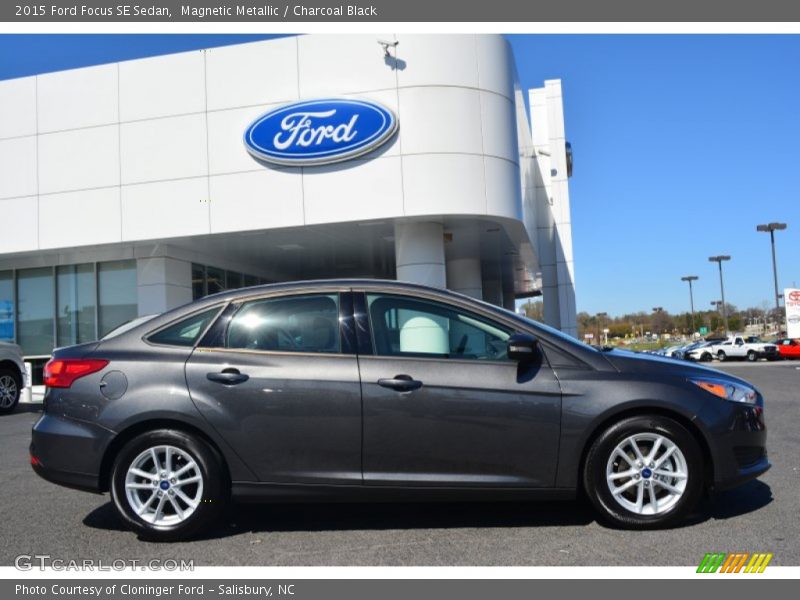 Magnetic Metallic / Charcoal Black 2015 Ford Focus SE Sedan