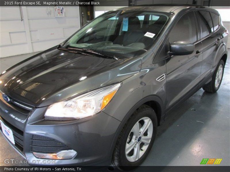 Magnetic Metallic / Charcoal Black 2015 Ford Escape SE