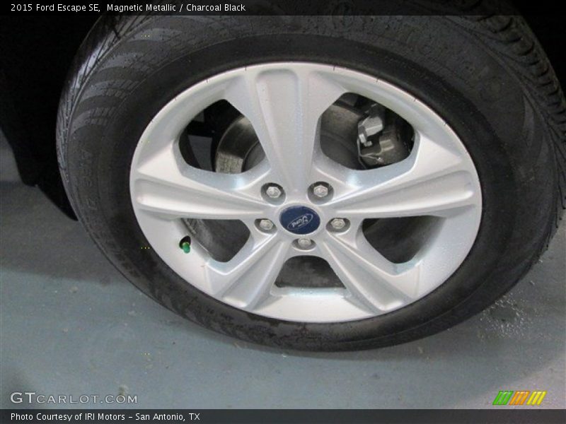 Magnetic Metallic / Charcoal Black 2015 Ford Escape SE