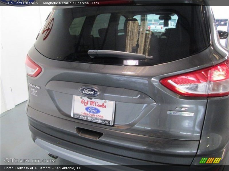 Magnetic Metallic / Charcoal Black 2015 Ford Escape SE