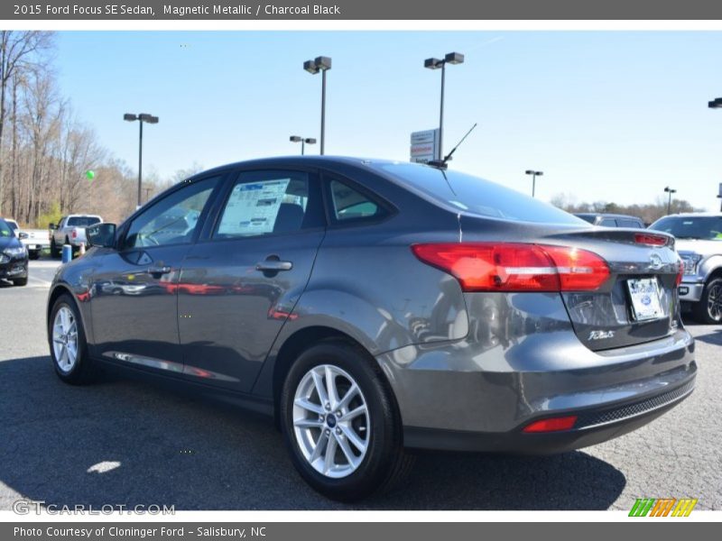 Magnetic Metallic / Charcoal Black 2015 Ford Focus SE Sedan