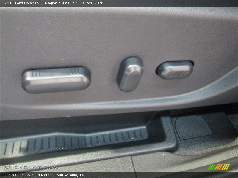 Magnetic Metallic / Charcoal Black 2015 Ford Escape SE