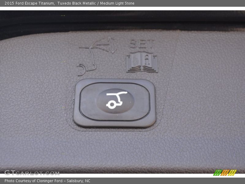 Tuxedo Black Metallic / Medium Light Stone 2015 Ford Escape Titanium