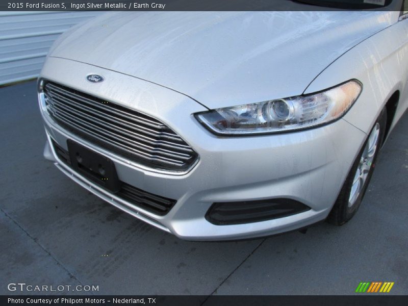Ingot Silver Metallic / Earth Gray 2015 Ford Fusion S