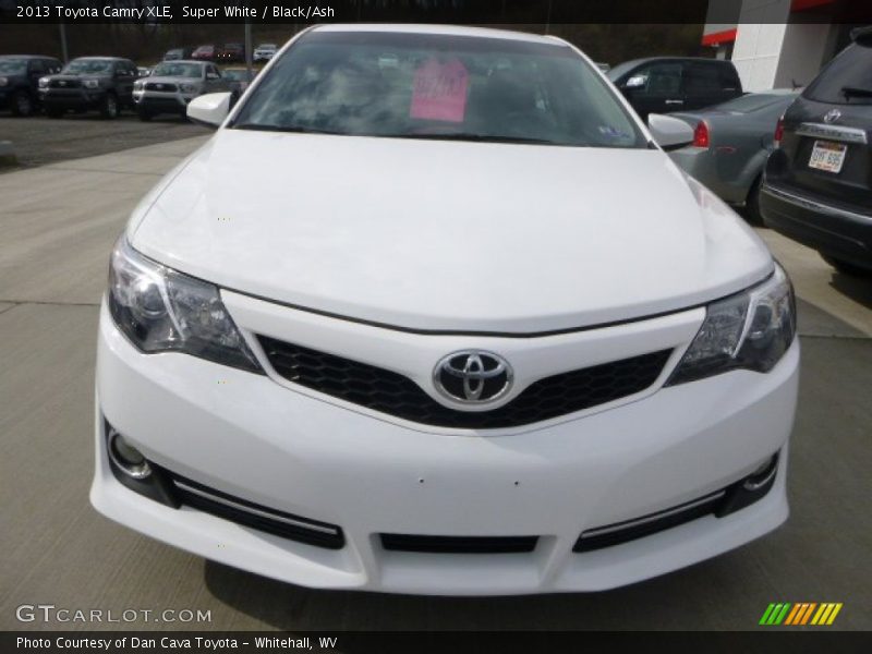 Super White / Black/Ash 2013 Toyota Camry XLE