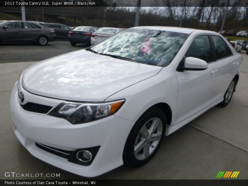 Super White / Black/Ash 2013 Toyota Camry XLE