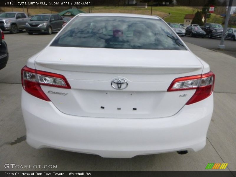 Super White / Black/Ash 2013 Toyota Camry XLE