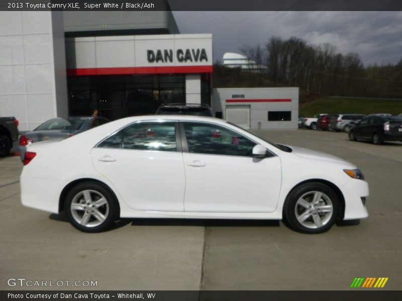 Super White / Black/Ash 2013 Toyota Camry XLE