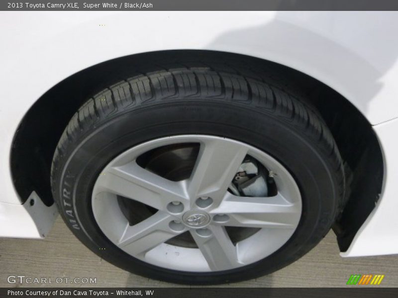 Super White / Black/Ash 2013 Toyota Camry XLE