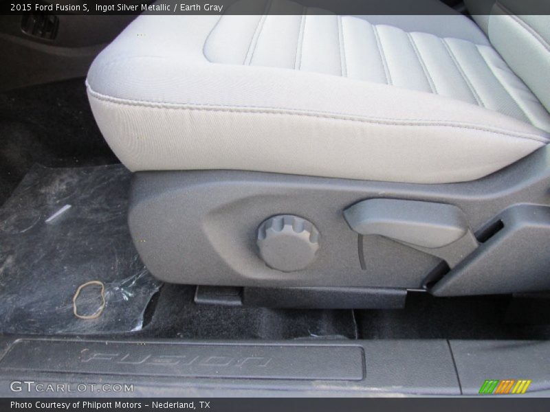 Ingot Silver Metallic / Earth Gray 2015 Ford Fusion S