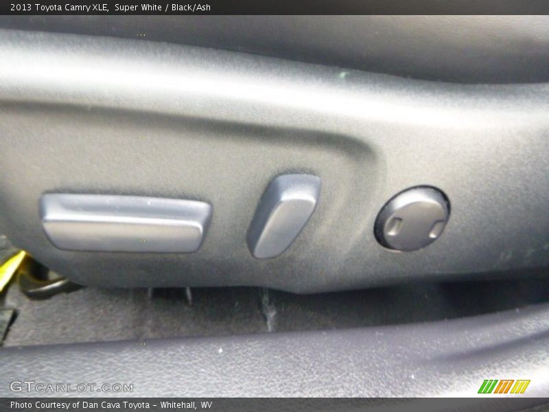 Super White / Black/Ash 2013 Toyota Camry XLE