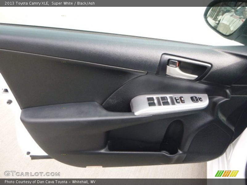 Super White / Black/Ash 2013 Toyota Camry XLE