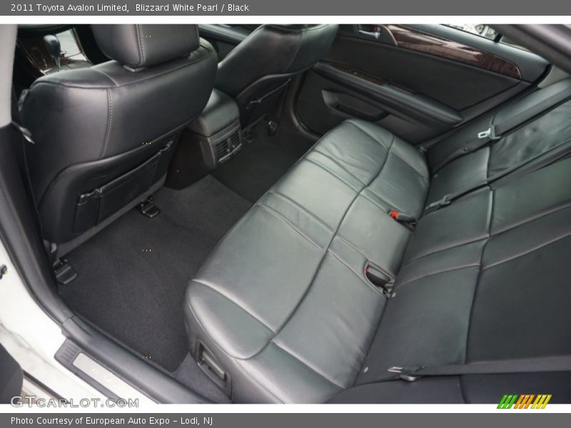 Blizzard White Pearl / Black 2011 Toyota Avalon Limited