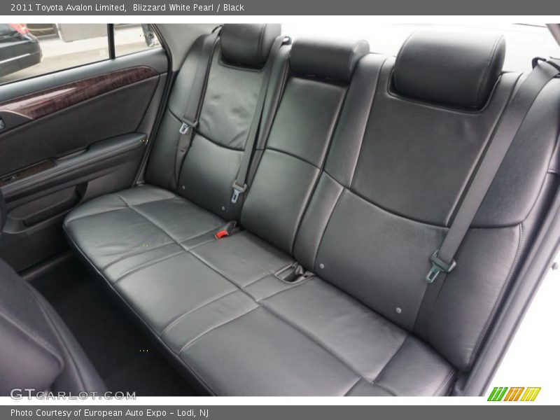 Blizzard White Pearl / Black 2011 Toyota Avalon Limited