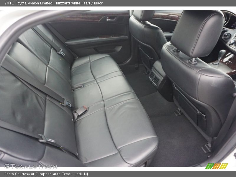 Blizzard White Pearl / Black 2011 Toyota Avalon Limited