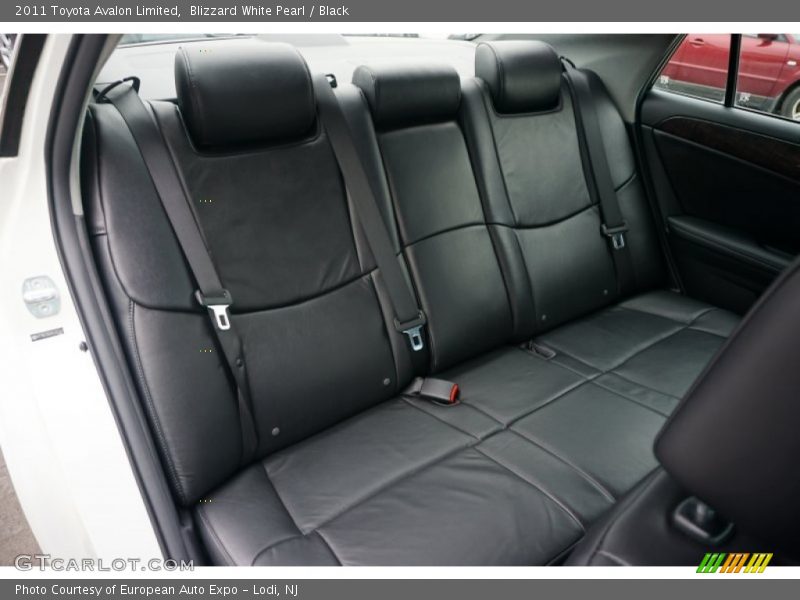 Blizzard White Pearl / Black 2011 Toyota Avalon Limited