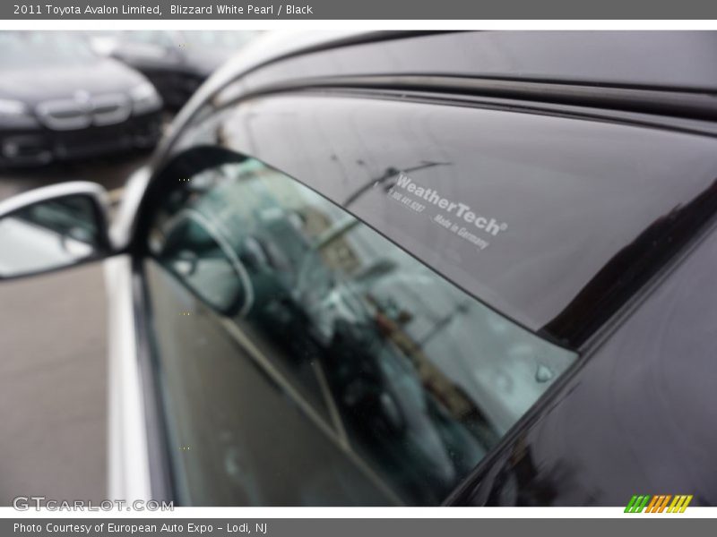 Blizzard White Pearl / Black 2011 Toyota Avalon Limited