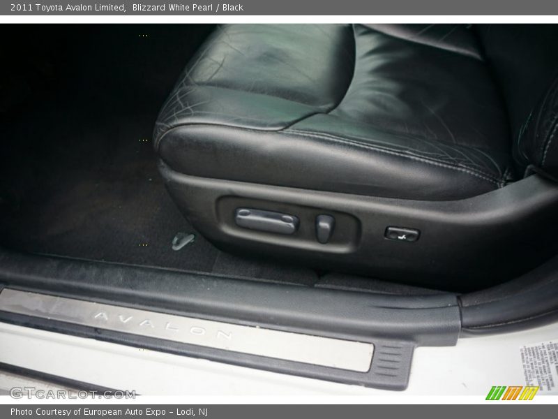 Blizzard White Pearl / Black 2011 Toyota Avalon Limited